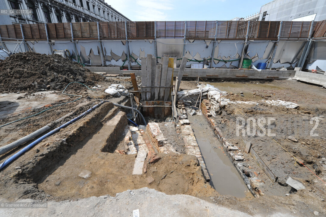 VENEZIA 12/5/11 - SCAVI ARCHEOLOGICI AL CANTIERE DELLE FANDAMENTA DEL CAMPANILE DI S.MARCO ©Graziano Arici/Rosebud2    CONSORZIO VENEZIA NUOVA