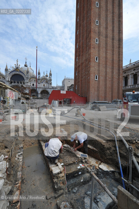 VENEZIA 12/5/11 - SCAVI ARCHEOLOGICI AL CANTIERE DELLE FANDAMENTA DEL CAMPANILE DI S.MARCO ©Graziano Arici/Rosebud2    CONSORZIO VENEZIA NUOVA