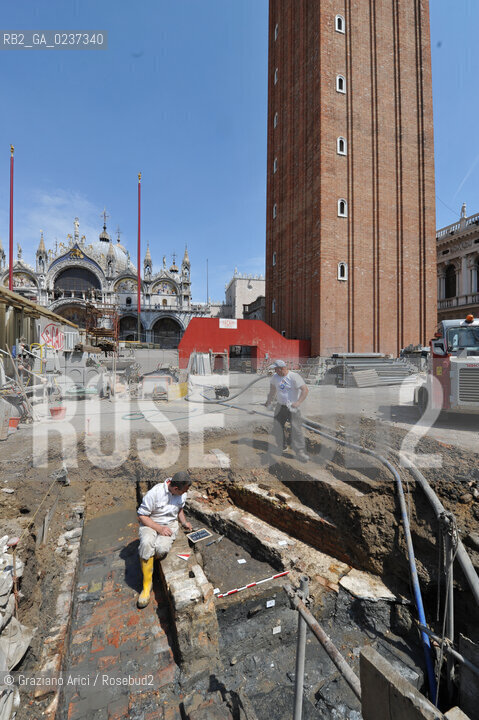VENEZIA 12/5/11 - SCAVI ARCHEOLOGICI AL CANTIERE DELLE FANDAMENTA DEL CAMPANILE DI S.MARCO ©Graziano Arici/Rosebud2    CONSORZIO VENEZIA NUOVA