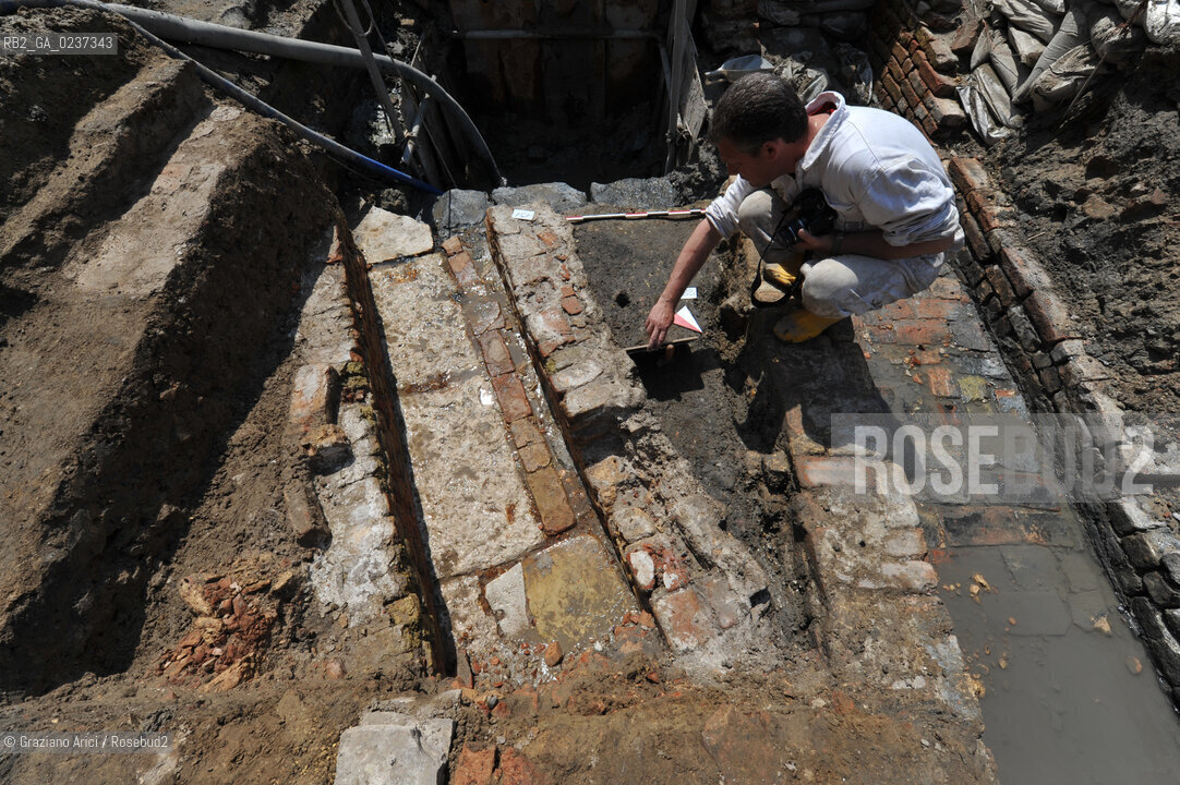 VENEZIA 12/5/11 - SCAVI ARCHEOLOGICI AL CANTIERE DELLE FANDAMENTA DEL CAMPANILE DI S.MARCO ©Graziano Arici/Rosebud2    CONSORZIO VENEZIA NUOVA