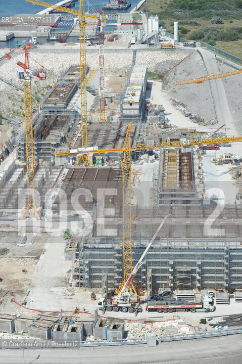 VENEZIA 21 GIUGNO 2011 - FOTO AEREE DEI LAVORI IN CORSO ALLA BOCCA DI PORTO DI CHIOGGIA ©Graziano Arici/Rosebud2  CONSORZIO VENEZIA NUOVA..