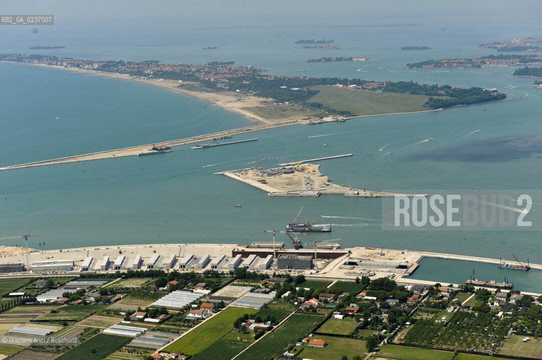 VENEZIA 21 CHIOGGIA 2011 - FOTO AEREE DEI LAVORI IN CORSO ALLA BOCCA DI PORTO DI LIDO©Graziano Arici/Rosebud2  CONSORZIO VENEZIA NUOVA
