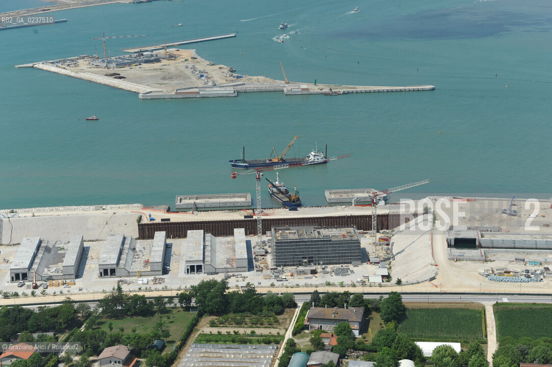 VENEZIA 21 CHIOGGIA 2011 - FOTO AEREE DEI LAVORI IN CORSO ALLA BOCCA DI PORTO DI LIDO©Graziano Arici/Rosebud2  CONSORZIO VENEZIA NUOVA