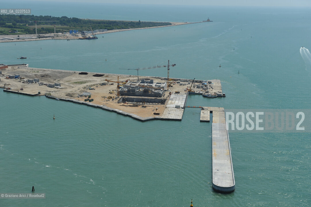 VENEZIA 21 GIUGNO 2011 - FOTO AEREE DEI LAVORI IN CORSO ALLA BOCCA DI PORTO DI LIDO ©Graziano Arici/Rosebud2  CONSORZIO VENEZIA NUOVA