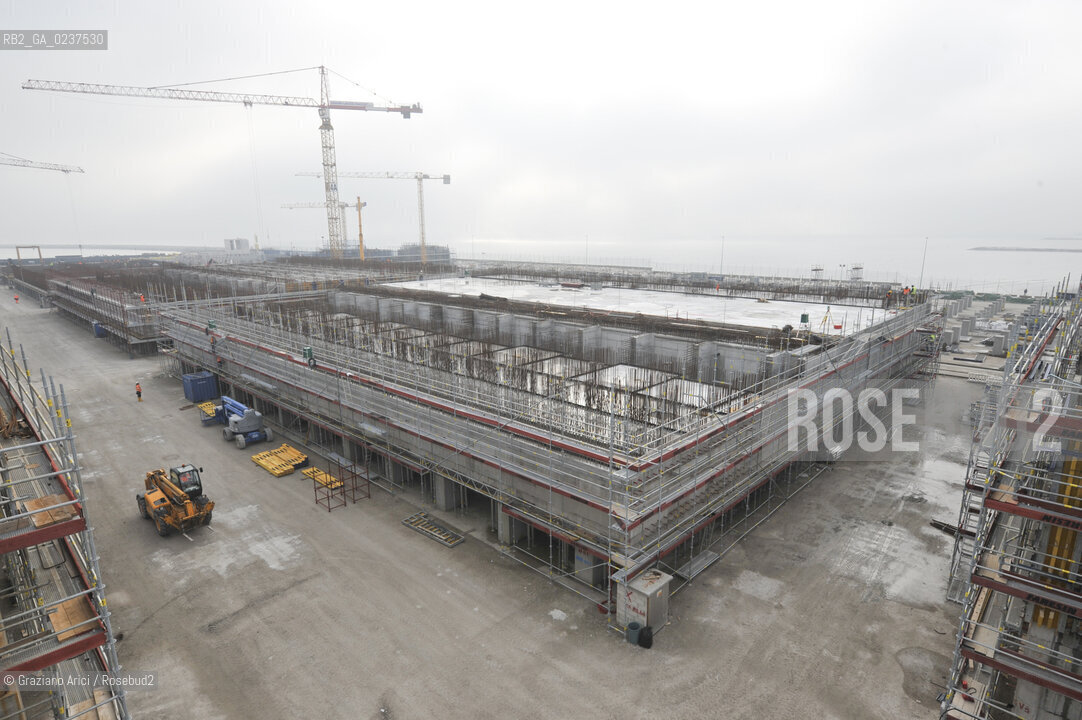 VENEZIA 15/12/10 - LAVORI ALLA BOCCA DI PORTO DI MALAMOCCO SICUREZZA  ©Graziano Arici/Rosebud2  CONSORZIO VENEZIA NUOVA