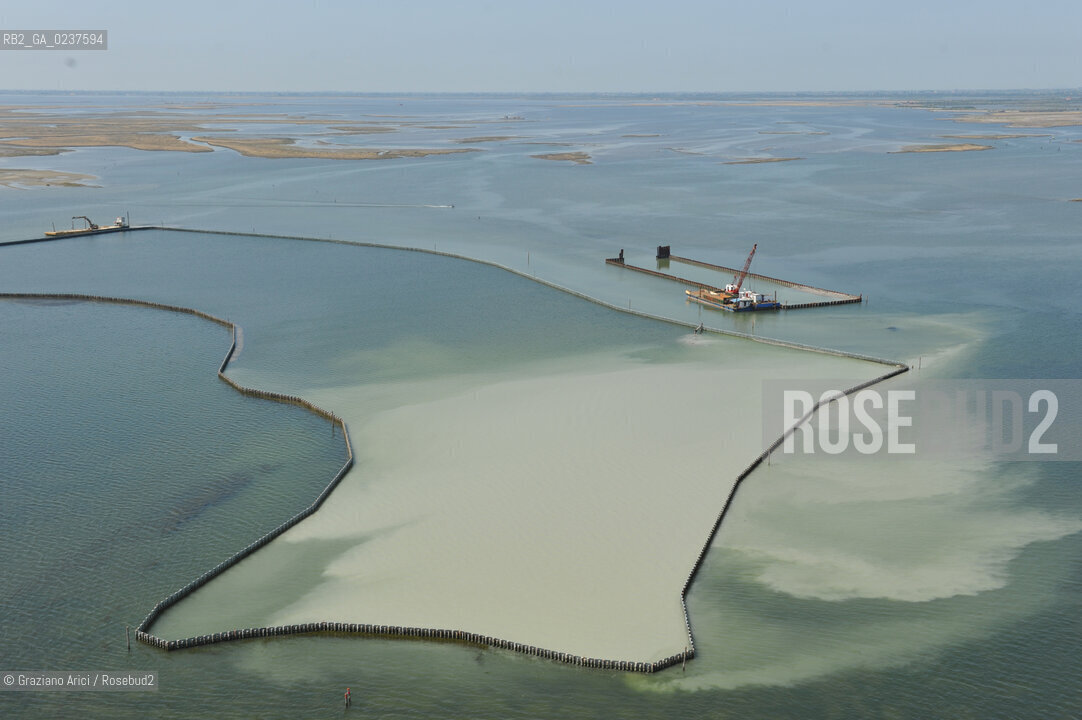 VENEZIA 21 GIUGNO 2011 - FOTO AEREE DELLE BARENE MILLECAMPI ©Graziano Arici/Rosebud2  CONSORZIO VENEZIA NUOVA