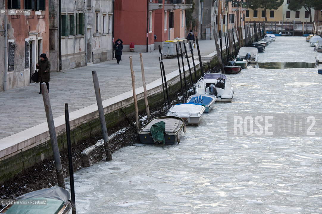 Venice 6/2/12 - Frozen canals and lagoon laguna e canali ghiacciati per il freddo canale degli ormesini e di s.giobbe ©Graziano Arici/Rosebud2