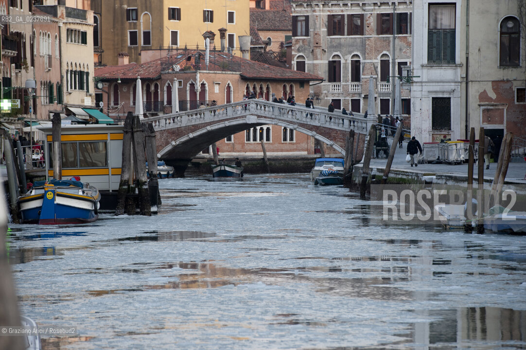 Venice 6/2/12 - Frozen canals and lagoon laguna e canali ghiacciati per il freddo canale degli ormesini e di s.giobbe ©Graziano Arici/Rosebud2