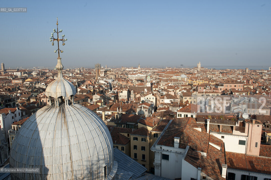 Venezia 12/1/12 - Lavori di restauro delle Cupole della Basilica di San Marco di Venezia. I lavori di restauro sono diretti dalla Procuratoria della Basilica e da 1000 anni fanno in modo che la complessa struttura sia continuamente monitorata e restaurata - dome of the St:Marks Basilik ©Graziano Arici/Rosebud2