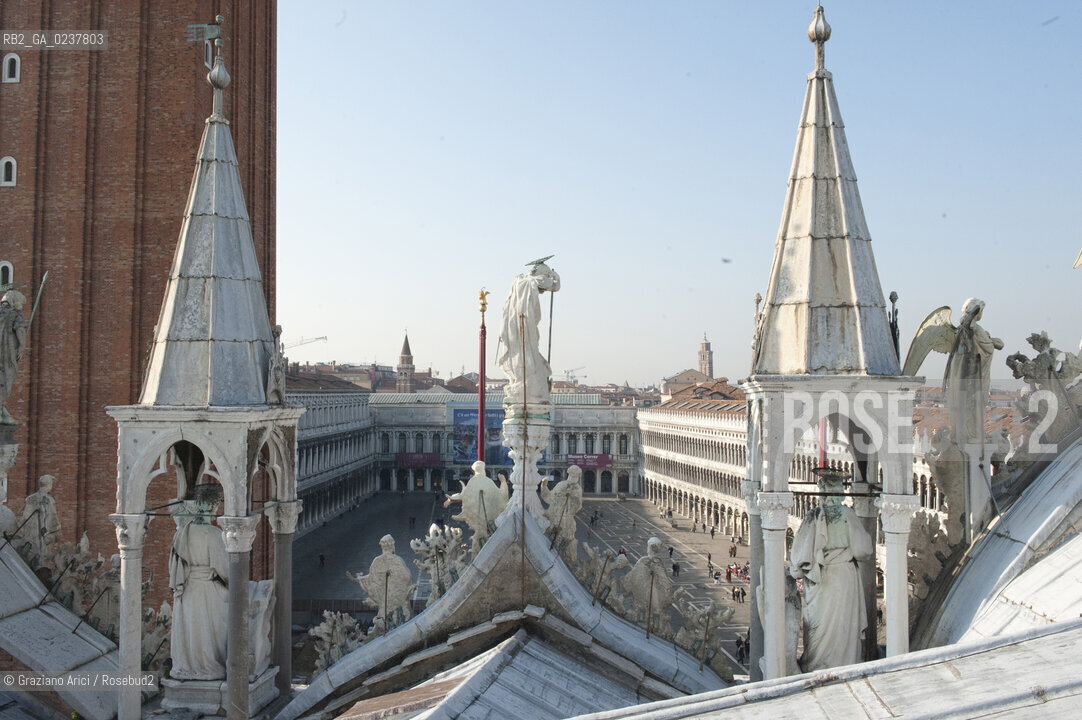 Venezia 12/1/12 - Lavori di restauro delle Cupole della Basilica di San Marco di Venezia. I lavori di restauro sono diretti dalla Procuratoria della Basilica e da 1000 anni fanno in modo che la complessa struttura sia continuamente monitorata e restaurata - dome of the St:Marks Basilik ©Graziano Arici/Rosebud2