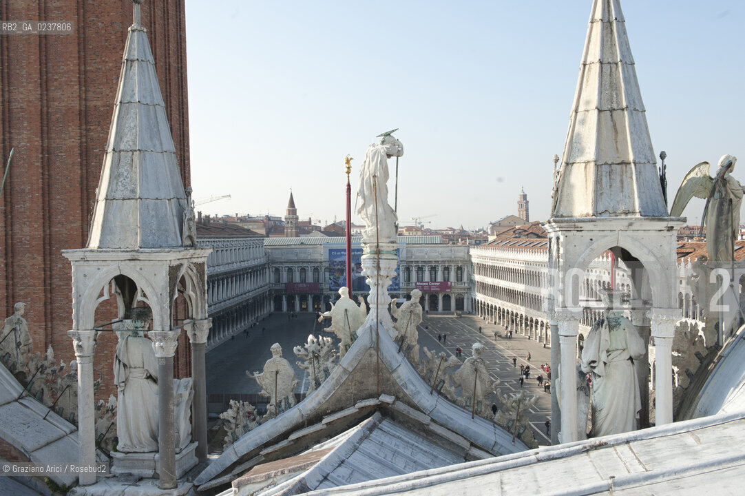 Venezia 12/1/12 - Lavori di restauro delle Cupole della Basilica di San Marco di Venezia. I lavori di restauro sono diretti dalla Procuratoria della Basilica e da 1000 anni fanno in modo che la complessa struttura sia continuamente monitorata e restaurata - dome of the St:Marks Basilik ©Graziano Arici/Rosebud2