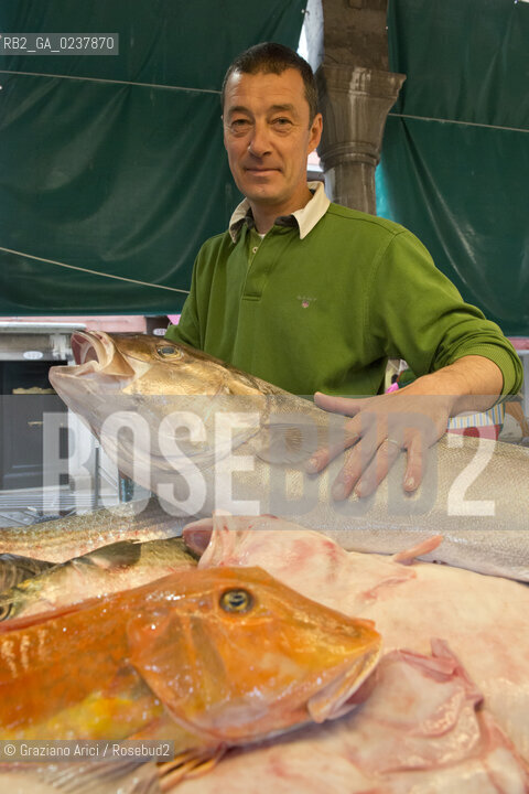 Venice 5/5/12 - One of the best fishmonger in the Rialto Fishmarket. Marco Bergamasco - pescivendolo di Rialto pesce mercato ©Graziano Arici/Rosebud2