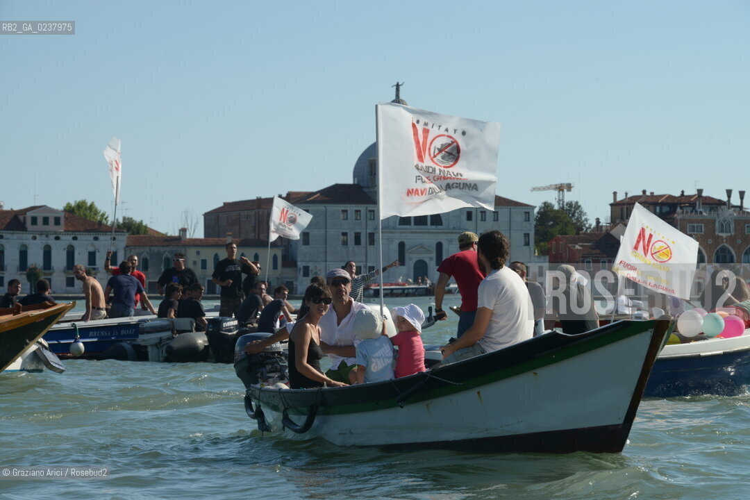 Venice 16/09/2012 -  Demonstration against  the great cruise liners in front of St.Mark - manifestazione del Comitato contro le Grandi Navi davanti al bacino di S.Marco nave ©Graziano Arici/Rosebud2