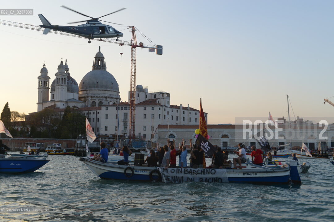 Venice 16/09/2012 -  Demonstration against  the great cruise liners in front of St.Mark - manifestazione del Comitato contro le Grandi Navi davanti al bacino di S.Marco nave ©Graziano Arici/Rosebud2
