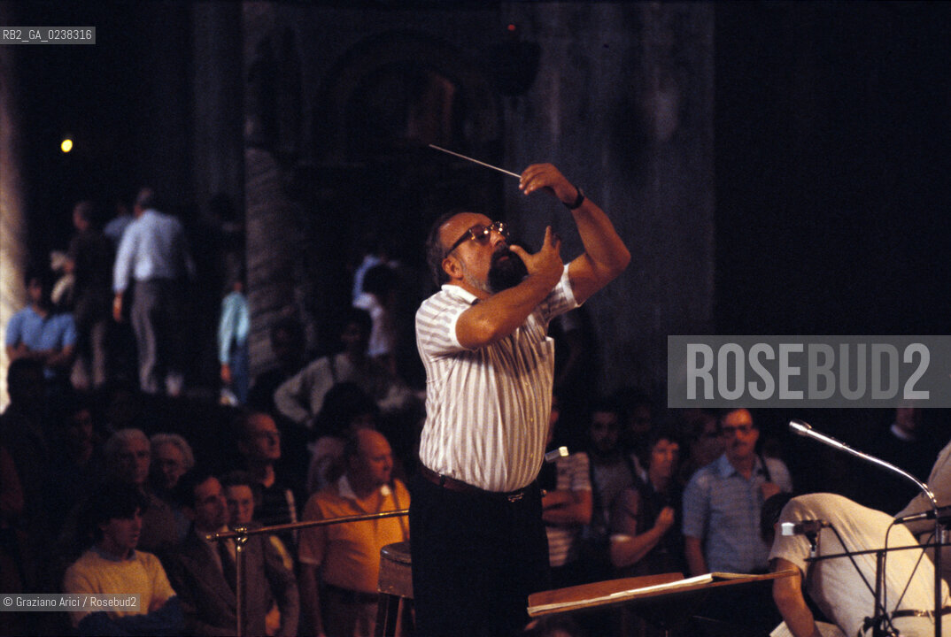 Venezia,1988. Concerto tenuto nella Basilica di San Marco. Il compositore e direttore dorchestra polacco Krzysztof Penderecki. Compositore musica classica direttore orchestra.Venice,1988.Concert by San Marcòs Church.The Polish composer and conductor Krzysztof Penderecki ©Graziano Arici/Rosebud2