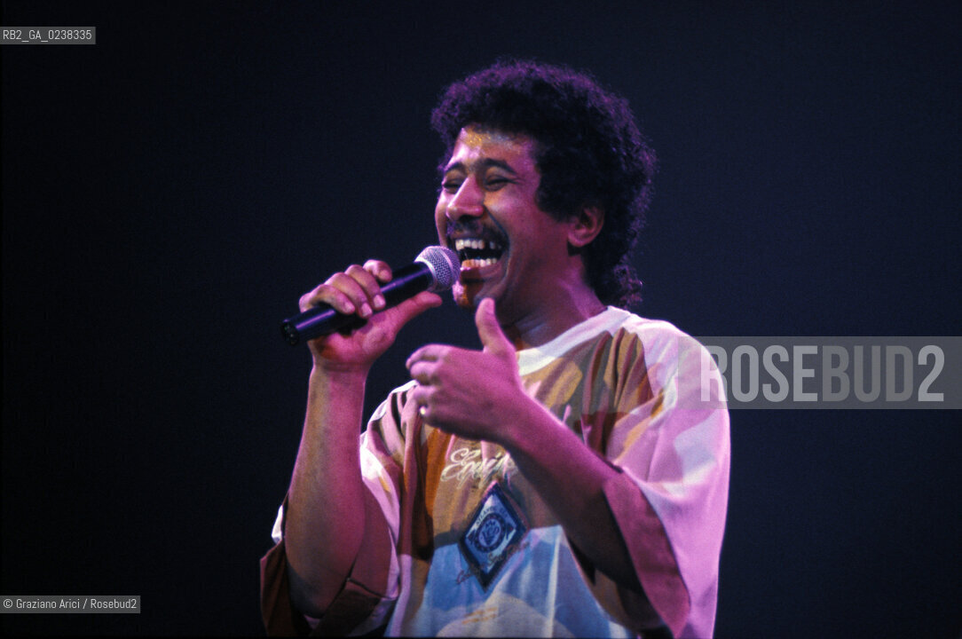Venezia, 1996.Ritratto del cantante algerino Cheb Khaled in concerto.Musica cantante pop concerto ritratto.Venice, 1996. Portrait of the singer Cheb Khaled during a concert ©Graziano Arici/Rosebud2