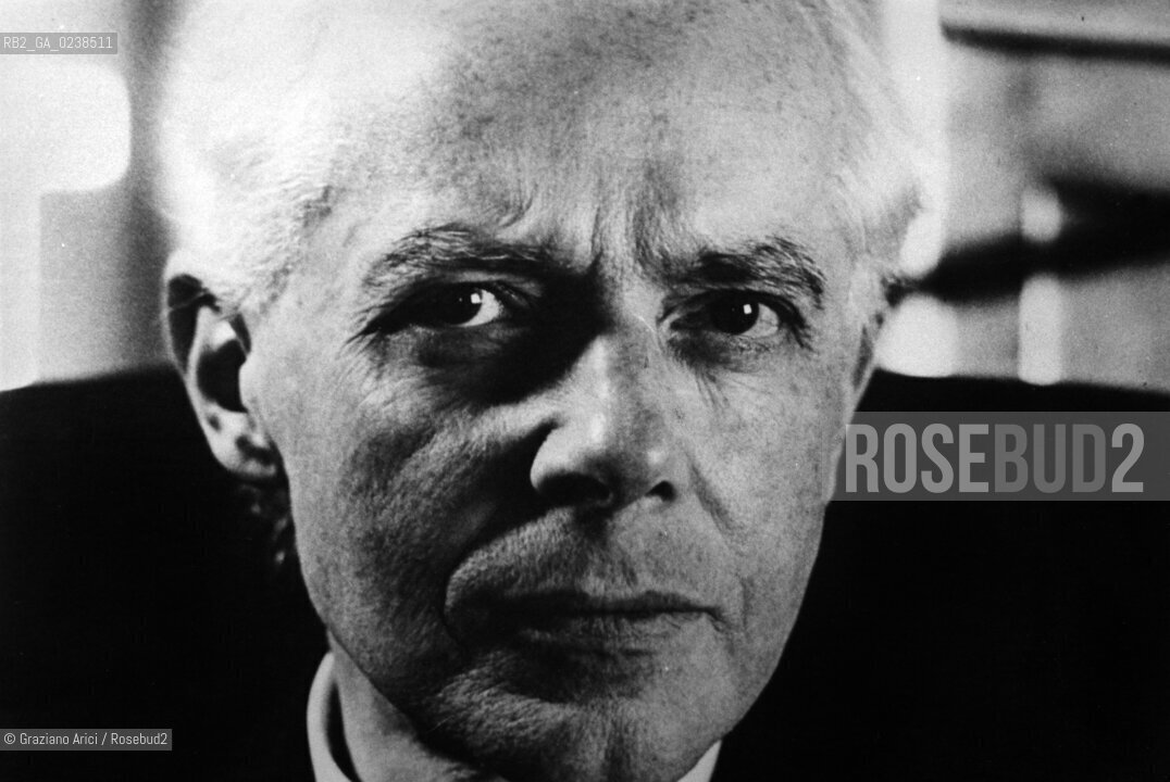-Il compositore ungherese Bela Bartok ( 1881 - 1945 ). Musica classica compositore ritratto.- Portrait of the composer Bela Bartok  (1881 - 1945)- Archivio Graziano Arici.- LArchivio Arici non è riuscito ad avere informazioni sullautore di questa foto. Siamo comunque a disposizione di qualunque avente diritto per riconoscere eventuali proprietà intellettuali che non sia stato possibile fin qui attribuire. .Qualora si fosse inavvertitamente leso qualsiasi diritto di riproduzione, si prega di contattare lArchivio che provvederà a rimuovere le immagini in questione..La cessione dei diritti di questa immagine si intende per quanto di nostra competenza. Non comprende invece le eventuali spese  relative a diritti che potranno essere richiesti dagli Enti o persone fisiche cui appartengono eventualmente i soggetti  ripresi. Tali costi, ove necessari, e l’espletamento di qualsivoglia pratica di richiesta di concessione del permesso di pubblicazione sono esclusivamente a carico e a cura del soggetto acquirente di questa immagine...  astga ©Graziano Arici/Rosebud2