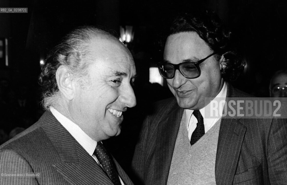 -Venezia,1982. Il finanziere e imprenditore Orazio Bagnasco con il politico Gianni De Michelis alla Mostra di Renato Guttuso a Palazzo Grassi. Politica Finanza imprenditore finanziere politico ritratto.-Venice,1982.Portrait of the financier Orazio Bagnasco with the politician Gianni De Michelis during the visit of the Renato Guttusòs Exhibition at Palazzo Grassi ©Graziano Arici/Rosebud2  astga ©Graziano Arici/Rosebud2