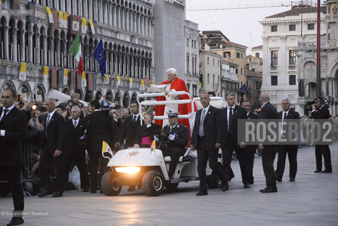 Venice 8/5/11 - Benedict XVIs visit to the Diocese of the Northeast: Pope Ratzinger visit the city of Venice in S.Marks Place with the Cardinal Scola papa piazza s.marco ©Graziano Arici/Rosebud2