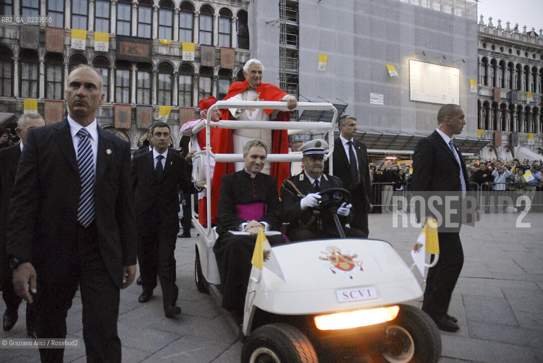 Venice 8/5/11 - Benedict XVIs visit to the Diocese of the Northeast: Pope Ratzinger visit the city of Venice in S.Marks Place with the Cardinal Scola papa piazza s.marco ©Graziano Arici/Rosebud2