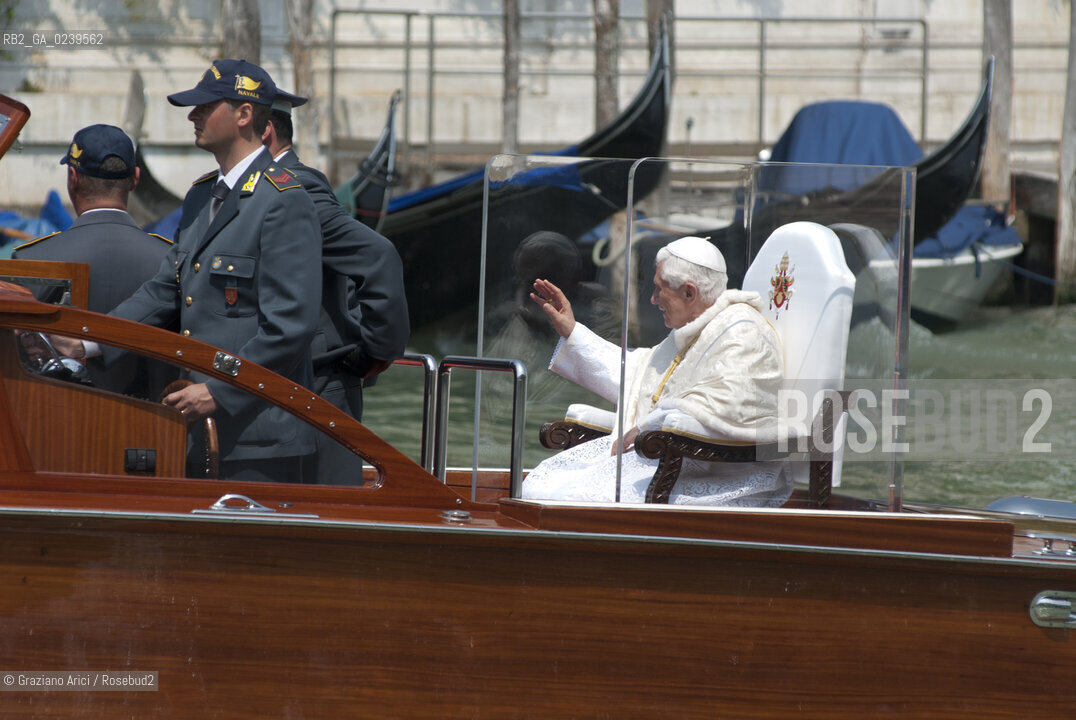 Venice 8/5/11 - Benedict XVIs visit to the Diocese of the Northeast: Pope Ratzinger visit the city of Venice in S.Marks Place with the Cardinal Scola papa piazza s.marco ©Graziano Arici/Rosebud2