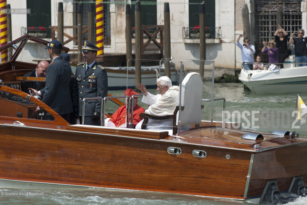 Venice 8/5/11 - Benedict XVIs visit to the Diocese of the Northeast: Pope Ratzinger visit the city of Venice in S.Marks Place with the Cardinal Scola papa piazza s.marco ©Graziano Arici/Rosebud2