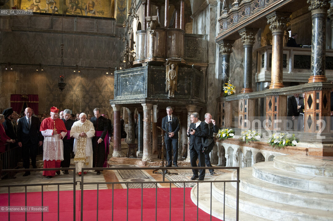 Venice 8/5/11 - Benedict XVIs visit to the Diocese of the Northeast: Pope Ratzinger visit the city of Venice in S.Marks Place with the Cardinal Scola papa piazza s.marco ©Graziano Arici/Rosebud2
