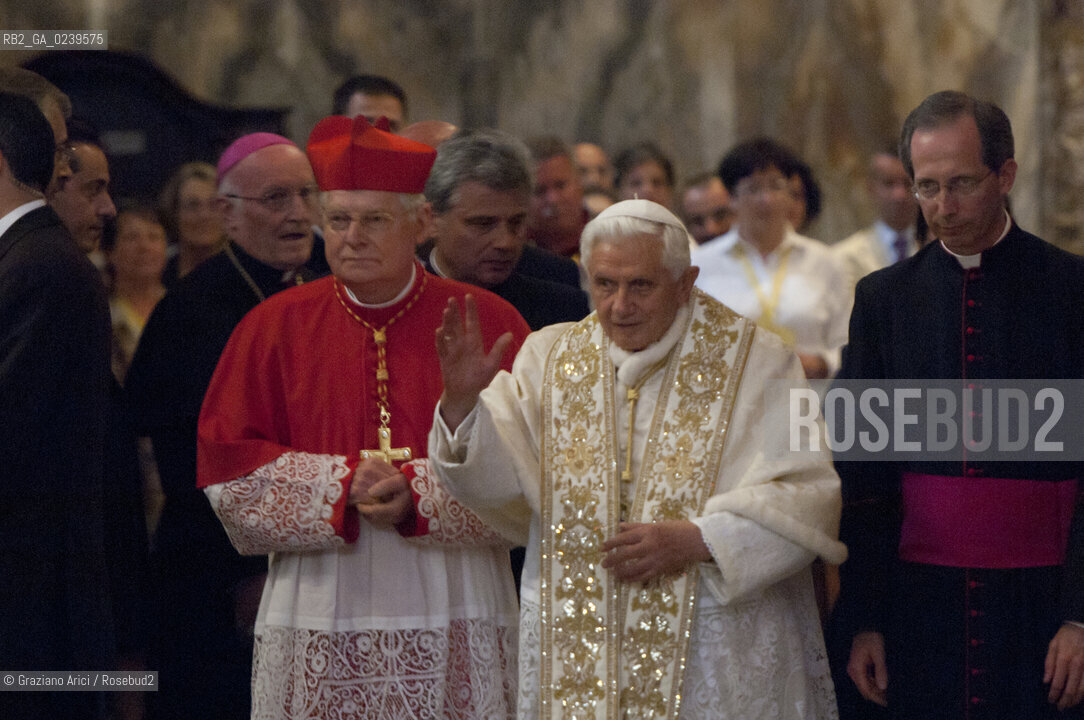 Venice 8/5/11 - Benedict XVIs visit to the Diocese of the Northeast: Pope Ratzinger visit the city of Venice in S.Marks Basilic with the Cardinal Scola papa piazza s.marco ©Graziano Arici/Rosebud2