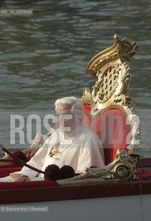 Venice 8/5/11 - Benedict XVIs visit to the Diocese of the Northeast: Pope Ratzinger visit the city of Venice in S.Marks Place with the Cardinal Scola papa piazza s.marco ©Graziano Arici/Rosebud2