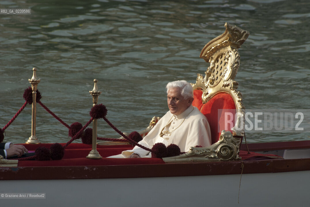 Venice 8/5/11 - Benedict XVIs visit to the Diocese of the Northeast: Pope Ratzinger visit the city of Venice in S.Marks Place with the Cardinal Scola papa piazza s.marco ©Graziano Arici/Rosebud2