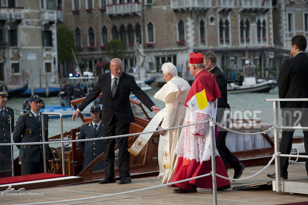 Venice 8/5/11 - Benedict XVIs visit to the Diocese of the Northeast: Pope Ratzinger visit the city of Venice in S.Marks Place with the Cardinal Scola papa piazza s.marco ©Graziano Arici/Rosebud2