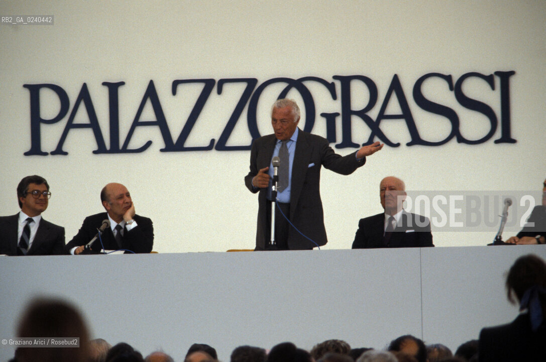 Venezia,1986. Palazzo Grassi. Mostra Futurismo e Futurismi.Limprenditore e avvocato Gianni Agnelli durante la conferenza stampa. Arte futurismo mostra Fiat Presidente.Venice,1986. Palazzo Grassi. Exhibition Futurismo e Futurismi: the President Gianni Agnelli during the press conference ©Graziano Arici/Rosebud2