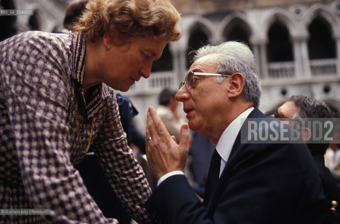 Venezia,1994.La politica Tina Anselmi con Francesco Cossiga,ex Presidente della Repubblica.Politica Presidente Repubblica .Venice,1994. Portrait of the politician Tina Anselmi with the ex-President of the Italian Republic Francesco Cossiga ©Graziano Arici/Rosebud2