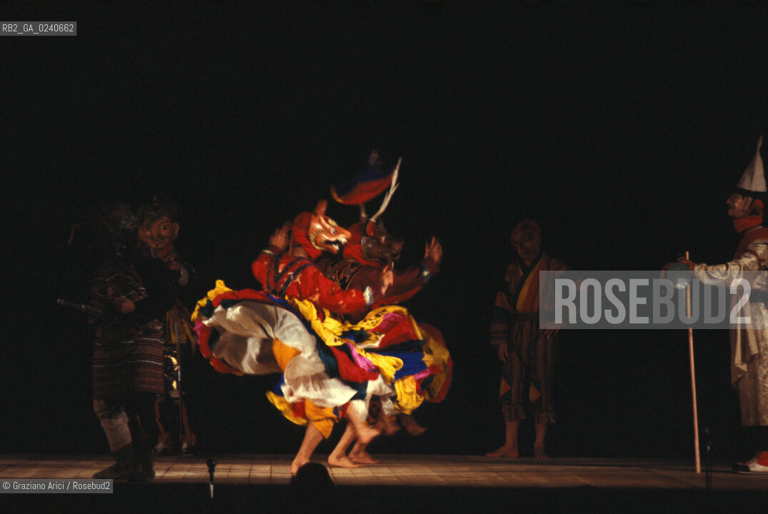 - Venezia,1980.Biennale Teatro.Danza orientale India Buthan DANZA oriente ballo teatro.- Venice,1980. Theater Biennale. Dancing Bhutan MES ©Graziano Arici/Rosebud2  astga ©Graziano Arici/Rosebud2