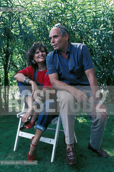 - Venezia, 1987. 44°Festival Internazionale dArte Cinematografica di Venezia.Ritratto dellattrice Claudia Cardinale insieme al marito Pasquale Squitieri . Cinema ritratto attrice coppia regista.- Venice,1987. 44th Venice International Film Festival.Portrait of the actress Claudia Cardinale with her husband, the director Pasquale Squitieri  MES ©  Graziano Arici