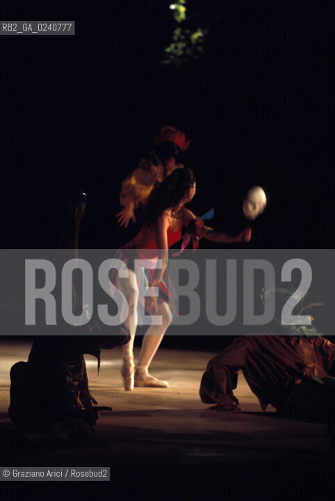 Venezia,1975.(Ghetto).Balletto Acqua Alta, coreografia di Maurice Bejart. DANZA balletto coreografia ballerino Ghetto.Venice,1975.Ballet High Tide, choreographed by Maurice Bejart MES ©Graziano Arici/Rosebud2   astga ©Graziano Arici/Rosebud2