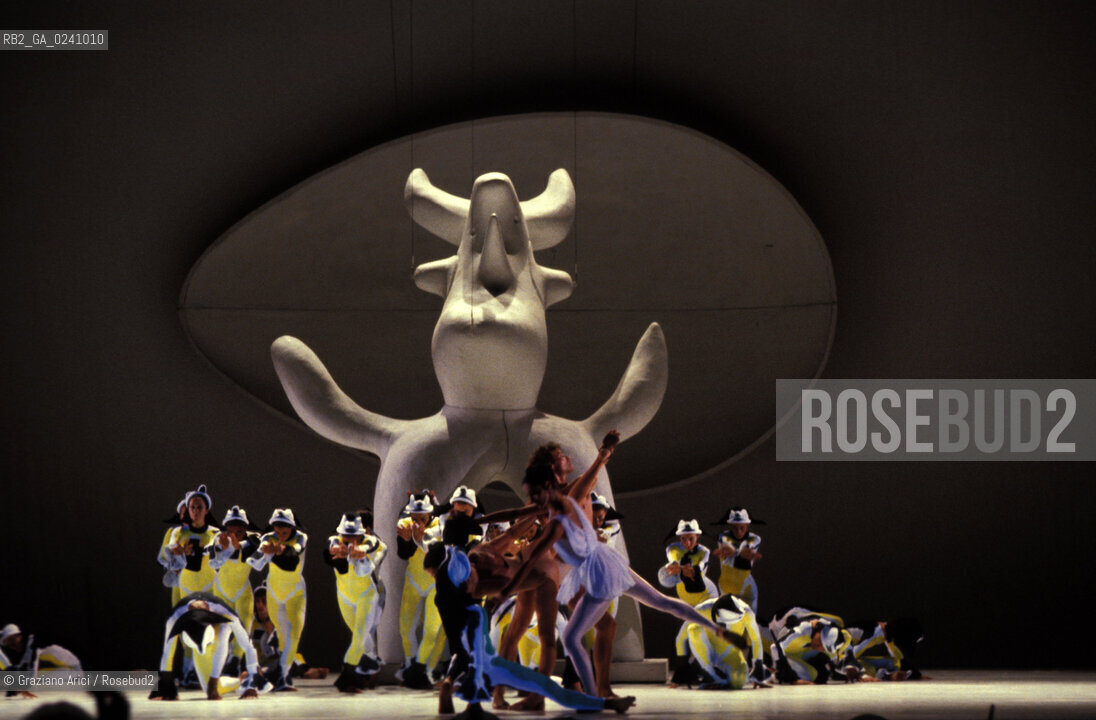 -Venezia,1981. Biennale Musica. Il balletto pantomima  Le Bal Mirò, opera di Silvano Bussotti. Musica Danza Mirò balletto coreografia scenografia contemporaneo.-Venice,1981. Music Biennale. The ballet Le Bal Mirò, by Silvano Bussotti ©Graziano Arici/Rosebud2