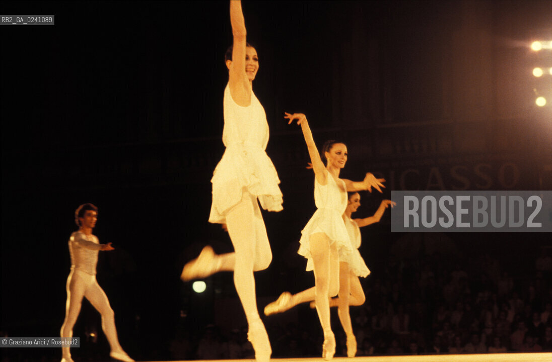 -Venezia,1981. Biennale Danza. Balletto Pas de trois. Danza balletto Pas de trois.-Venice,1981. Dance Biennale. The ballet Pas de trois. Mes © Archivio Graziano Arici  astga ©Graziano Arici/Rosebud2