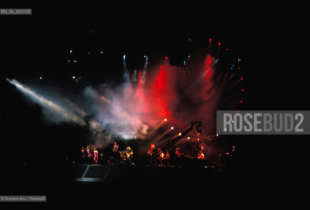 Venezia,1989.Piazza San Marco. Concerto del gruppo rock Pink Floyd: il palco Musica band rock psichedelico progressivo concerto.Venice,1989. St Marks Square during the concert of the Pink Floyd rock band:the platform ©Graziano Arici/Rosebud2