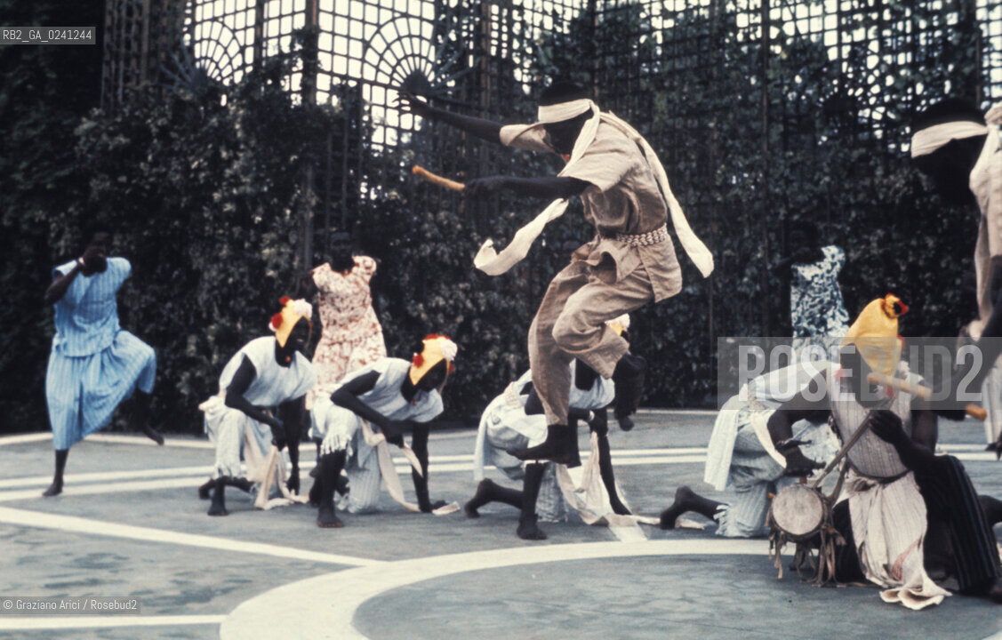-Venezia,1975. Biennale Danza. Balletto nazionale del Senegal. Danza ballo ballerino Senegal.-Venice,1975. Dance Biennale.National Ballet of Senegal.MES ©Graziano Arici/Rosebud2 .  astga ©Graziano Arici/Rosebud2