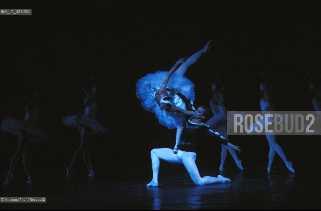 Venice, 1988. Gran Teatro La Fenice.Swan Lake ballet, coreographed by Marius Petipa and Lev Ivanov, music by Pyotr Ilyich Tchaikovsky, corps ballet of the S.M.Kirov theatre Leningrad .Venezia, 1988. Gran Teatro La Fenice. Balletto Il Lago dei Cigni,corpo di ballo teatro S.M.Kirov di Leningrado, coreografia di Marius Petipa e Lev Ivanov, musica di Pyotr Ilyich Tchaikovsky. Danza balletto classica Lago dei cigni Fenice MES ©Graziano Arici/Rosebud2.