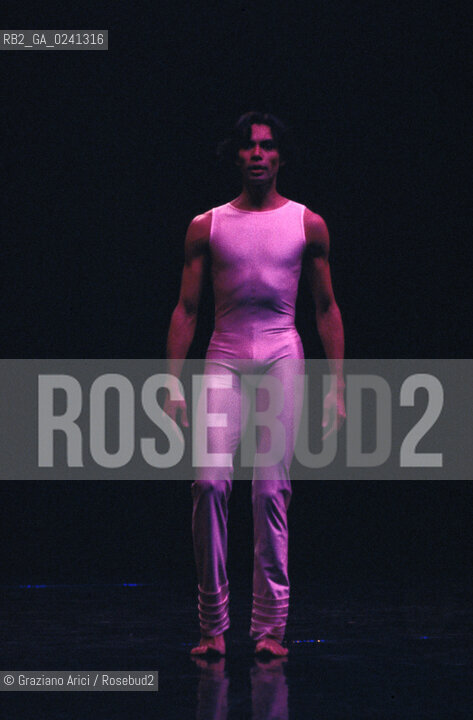 -Venezia,1981.Teatro Malibran. Il ballerino Ekson Larrio nel balletto Undici Ondedi Carolyn Carlson. Danza Balletto coreografa Carlson Undici onde Malibran.-Venice,1981. Teatro Malibran. The dancer Ekson Larrio in the ballett Undici Onde by Carolyn Carlson, contemporary dance choreographer MES ©Graziano Arici/Rosebud2  astga ©Graziano Arici/Rosebud2