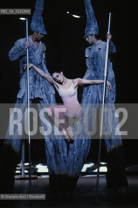 -Venezia,1990. Gran teatro La Fenice. Balletto Loro del Reno coreografato da Maurice Bejart, musiche di Richard Wagner, corpo di Ballo Bejart Ballet Lausanne -Venice,1990. Gran teatro La Fenice.Ballet Loro del Reno,choreographed by Maurice Bejart,music by Richard Wagner,corps de ballet Bejart ballet Lausanne DAS RHEINGOLD ©Graziano Arici/Rosebud2