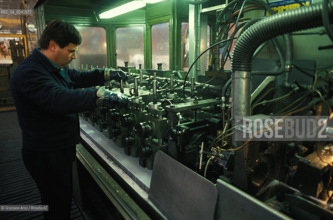 Marghera,(Venezia),1994.Crisi Alutekna.Lavoratori in autogestione: un interno della fabbrica. Politica sciopero lavoro crisi fabbrica Marghera.Marghera,(Venice),1994.Strike of the Aluteknàs workers: a interior room of the factory ©Graziano Arici/Rosebud2