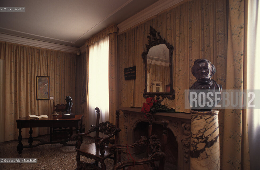 -Venezia,Museo Richard Wagner- Cà Vendramin Callergi. La stanza in cui morì il compositore Richard Wagner. Museo musica Wagner Palazzo compositore.-Venice, Richard Wagner Museum- Cà Vendramin Callergi. The room where the composer Richard Wagner died   - Archivio Graziano Arici.La cessione dei diritti di questa immagine si intende per quanto di nostra competenza. Non comprende invece le eventuali spese  relative a diritti che potranno essere richiesti dagli Enti o persone fisiche cui appartengono eventualmente i soggetti  ripresi. Tali costi, ove necessari, e l’espletamento di qualsivoglia pratica di richiesta di concessione del permesso di pubblicazione sono esclusivamente a carico e a cura del soggetto acquirente di questa immagine.