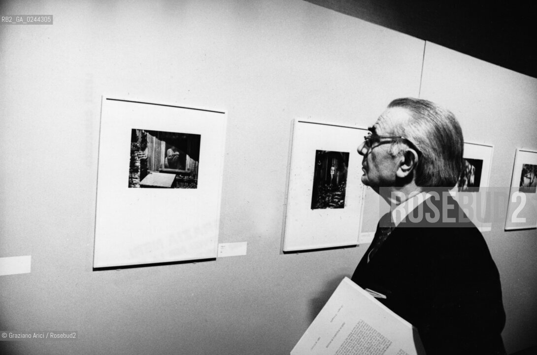 -Venezia,1979. Venezia 79 La Fotografia.il critico darte Luigi Carluccio.ritratto Fotografia fotografo manifestazione workshop evento .-Venice,1979.Venezia 79 La Fotografia.The art critic Luigi Carluccio ©Graziano Arici/Rosebud2  astga ©Graziano Arici/Rosebud2