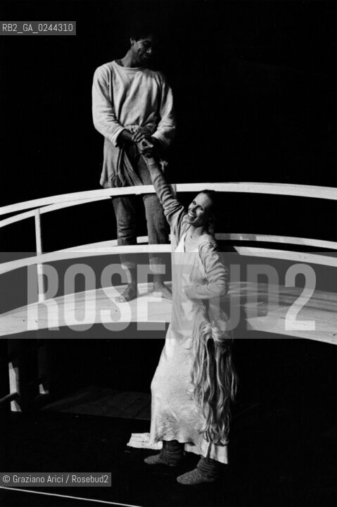 -Venezia,1981.Teatro Malibran. Carolyn Carlson nel balletto Undici Ondè, coreografia di Carolyn Carlson. Danza Balletto coreografa Carlson Undici onde Malibran -Venice,1981. Teatro Malibran. The dancer and choreographer Carolyn Carlson during the ballett Undici Ondè by Carolyn Carlson, contemporary dance choreographer MES ©Graziano Arici/Rosebud2  astga ©Graziano Arici/Rosebud2