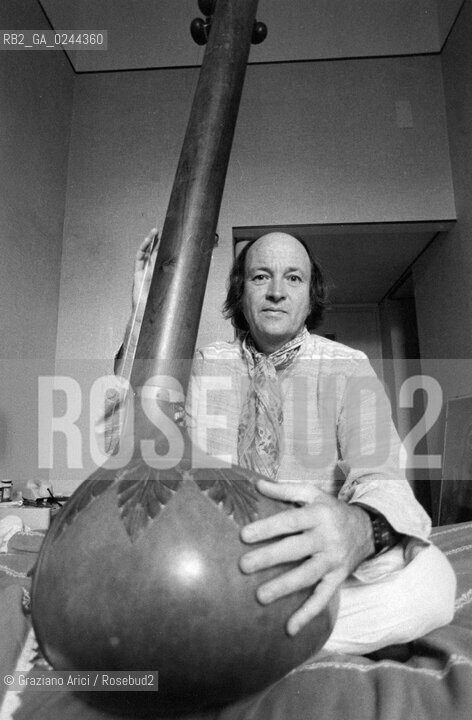 Venezia,1995.Ritratto del compositore contemporaneo Terry Riley con il sitar.Musica contemporanea classica compositore ritratto sitar strumento.Venice,1995.Portrait of the composer Terry Riley with a sitar ©Graziano Arici/Rosebud2  astga ©Graziano Arici/Rosebud2