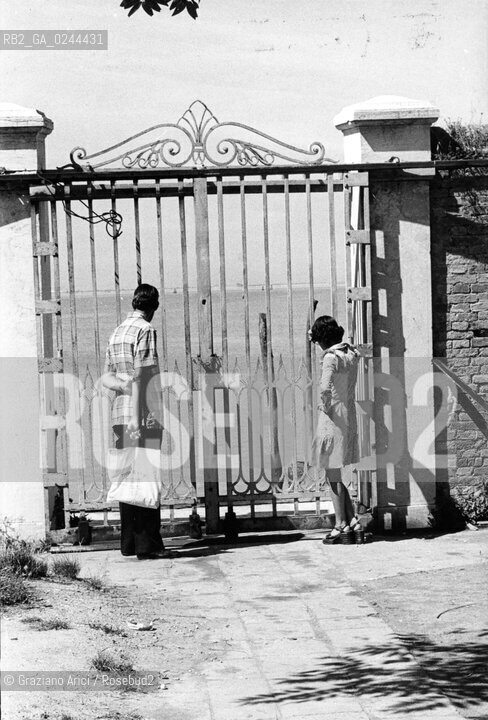 -Venezia, Isola di San Clemente,agosto 1978. Ospedale psichiatrico di San Clemente. Pazienti ricoverati nella struttura. Psichiatria ospedale manicomio follia matto pazzia paziente malattia mentale mente -Venice, San Clementès island, august 1978.Psychiatric hospital in San Clementès island. Patients admitted in the hospital. Crazy asylum psychiatric hospital patient illness mental mind MES © Archivio Graziano Arici  astga ©Graziano Arici/Rosebud2