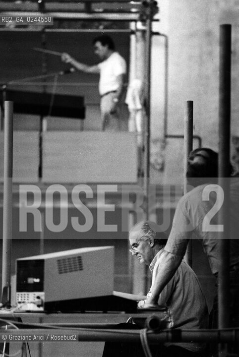 -Venezia,1984.Chiesa di San Lorenzo. Opera del compositore contemporaneo Luigi Nono, Prometeo - Tragedia dellascolto prova generale, testo di Massimo Cacciari, struttura scenica dellarchitetto Renzo Piano, luci del pittore Emilio Vedova.Il compositore Luigi Nono durante le prove. musica compositore opera Prometeo contemporanea elettronica filosofia architettura pittura ritratto.-Venice,1984. Work  Prometeo - Tragedia dellascolto directed by contemporary composer Luigi Nono,text by the philosopher Massimo Cacciari,scenography by the architect Renzo Piano,stage lighting by the painter Emilio Vedova. Portrait of the composer Luigi Nono ©Graziano Arici/Rosebud2  astga ©Graziano Arici/Rosebud2